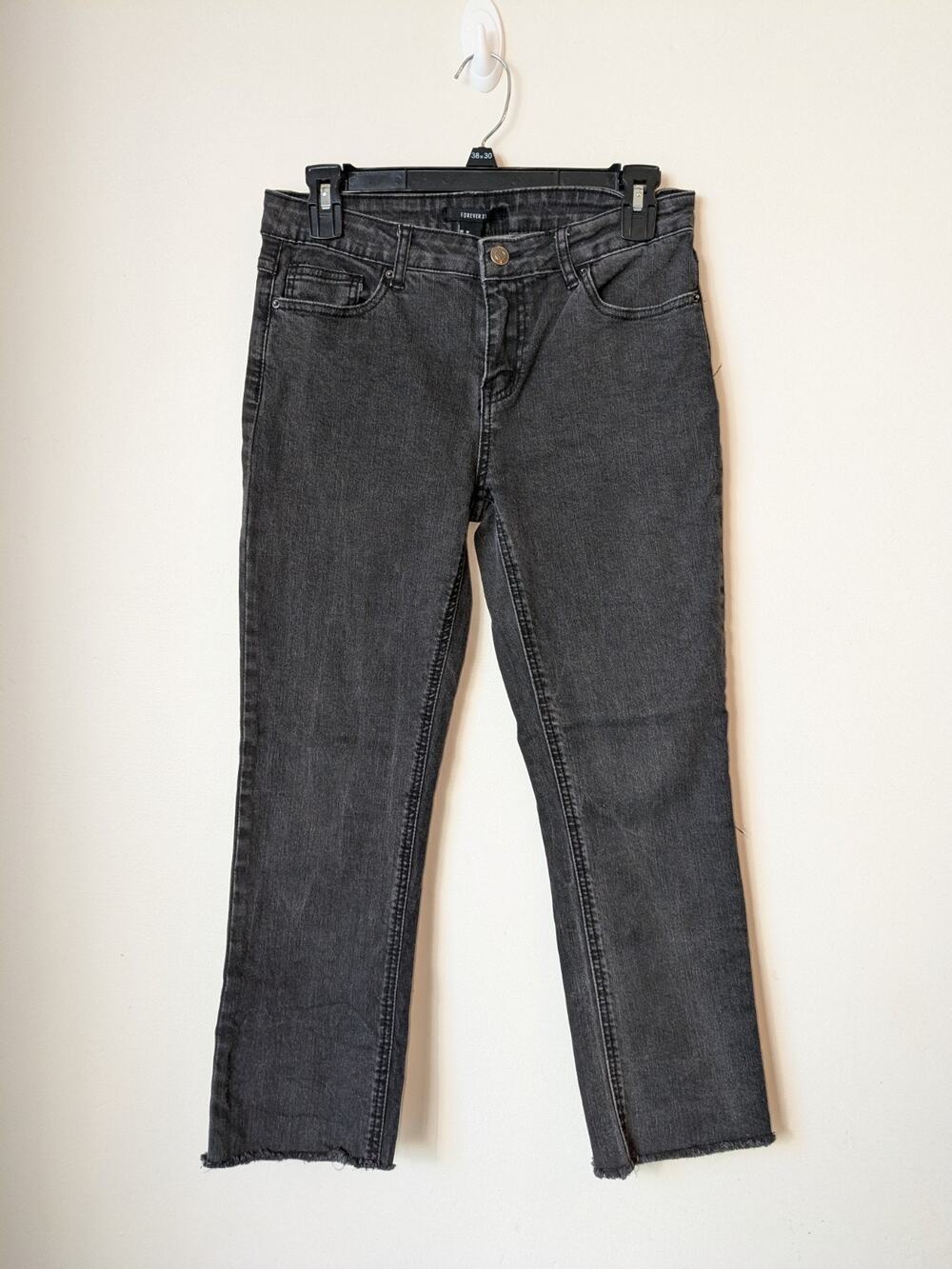 Forever 21 Womens Jeans Cropped Mid Rise with Raw Hem Black S Medium